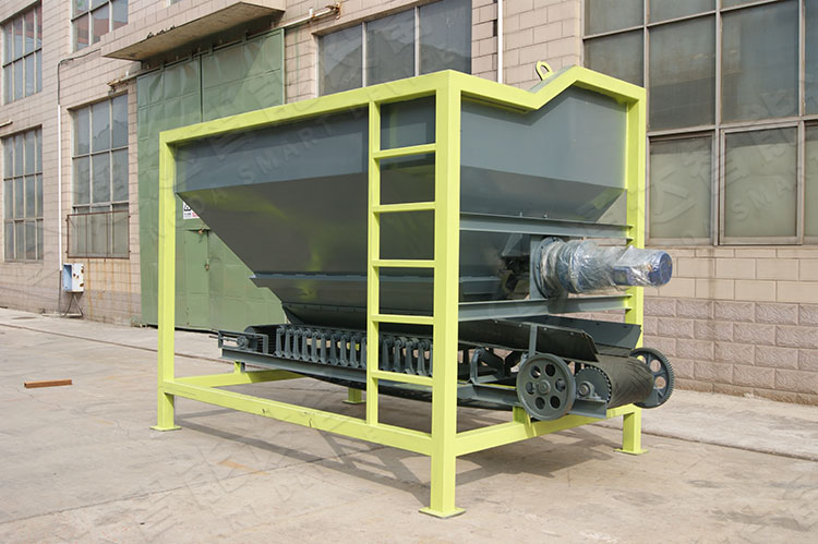 有機(jī)肥定量鏟車(chē)喂料機(jī)性能特點(diǎn)