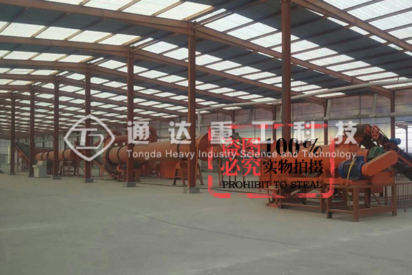 養(yǎng)雞場(chǎng)雞糞怎么處理成有機(jī)肥料？堆制糞便有機(jī)肥料期間需要用到哪些有機(jī)肥加工設(shè)備？ 　　